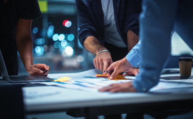 Shutterstock 2136488955